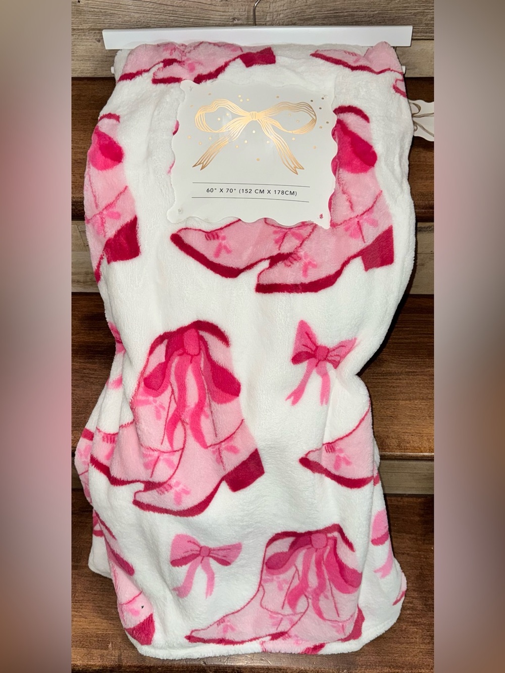 Super Cute 🥰 Howdy Pink Bow 🎀 Cowgirl boots 👢  60” x 70”  blanket - New